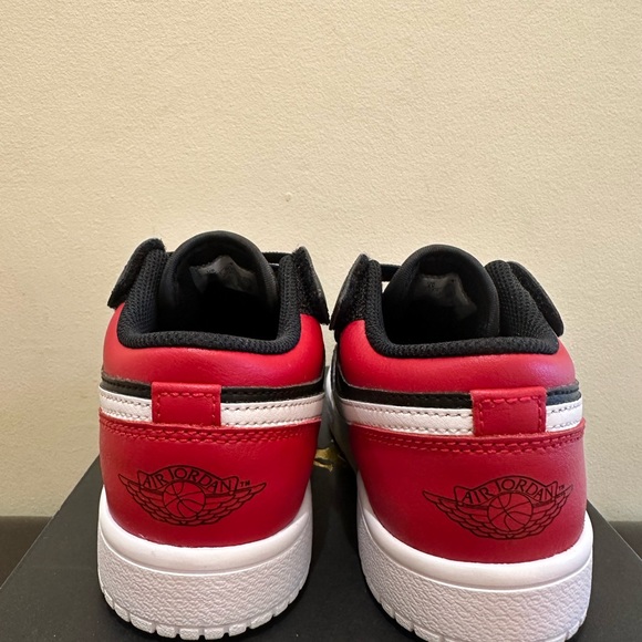 NIB Kids Nike Air Jordan 1 Low ALT - BQ6066 066 BLACK/WHITE/GYM RED - Picture 3 of 7